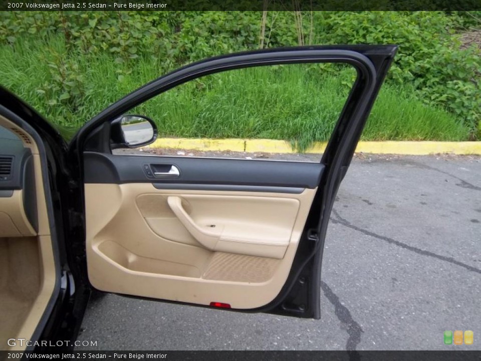 Pure Beige Interior Door Panel for the 2007 Volkswagen Jetta 2.5 Sedan #48792580
