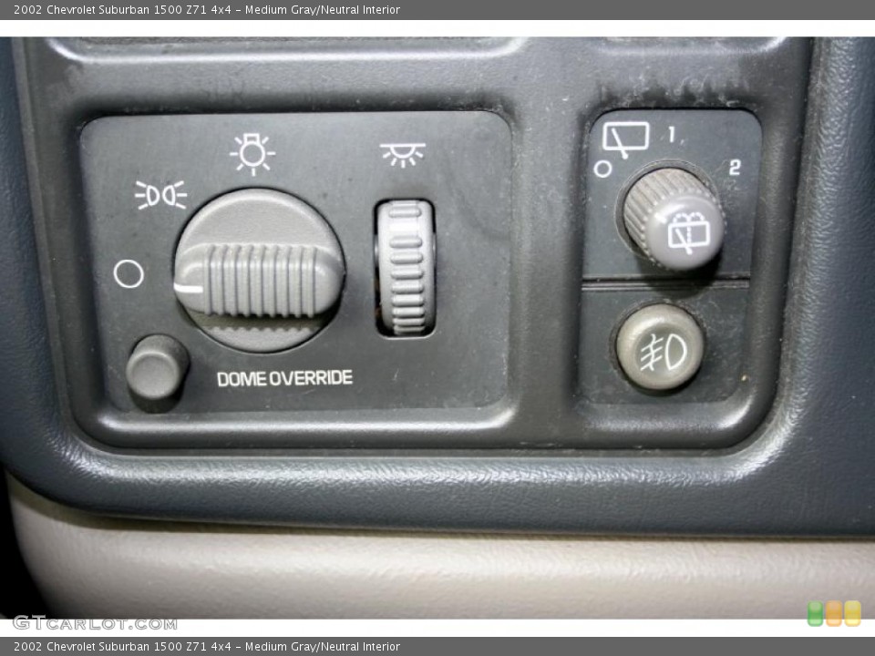 Medium Gray/Neutral Interior Controls for the 2002 Chevrolet Suburban 1500 Z71 4x4 #48795340