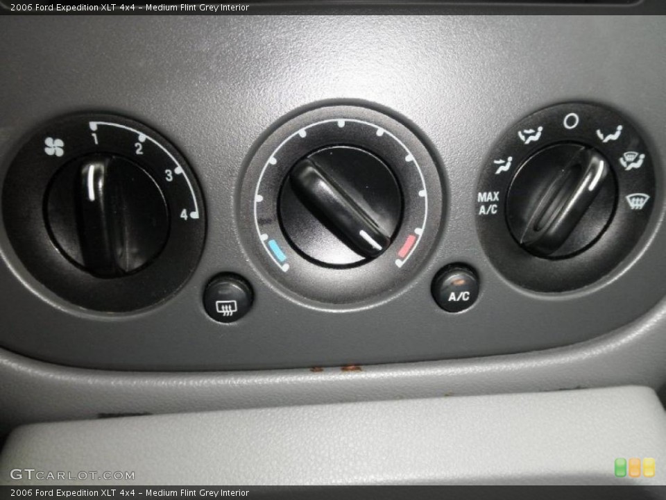 Medium Flint Grey Interior Controls for the 2006 Ford Expedition XLT 4x4 #48797383