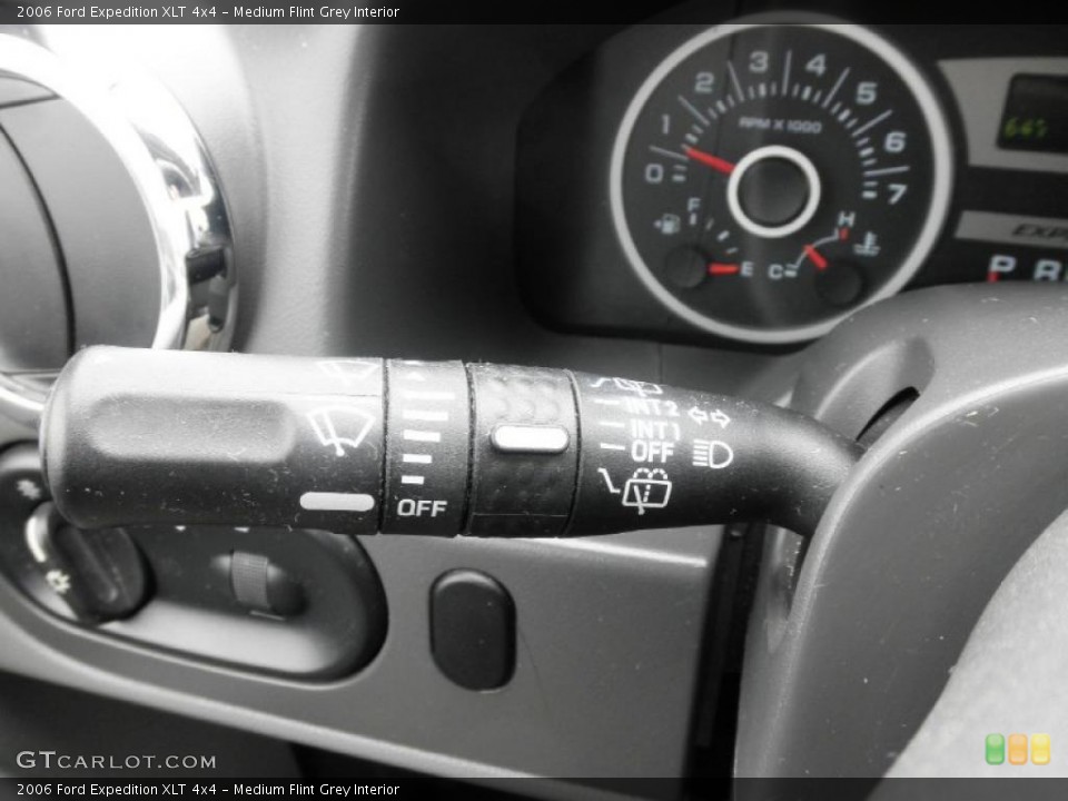 Medium Flint Grey Interior Controls for the 2006 Ford Expedition XLT 4x4 #48797443