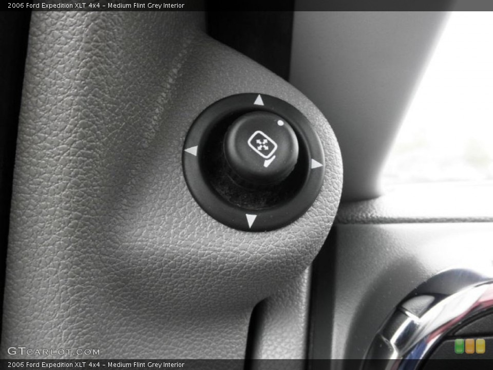 Medium Flint Grey Interior Controls for the 2006 Ford Expedition XLT 4x4 #48797473