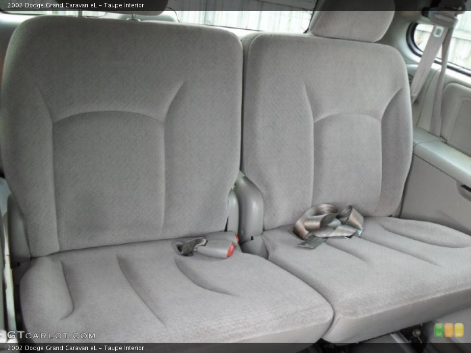 Taupe Interior Photo for the 2002 Dodge Grand Caravan eL #48806359