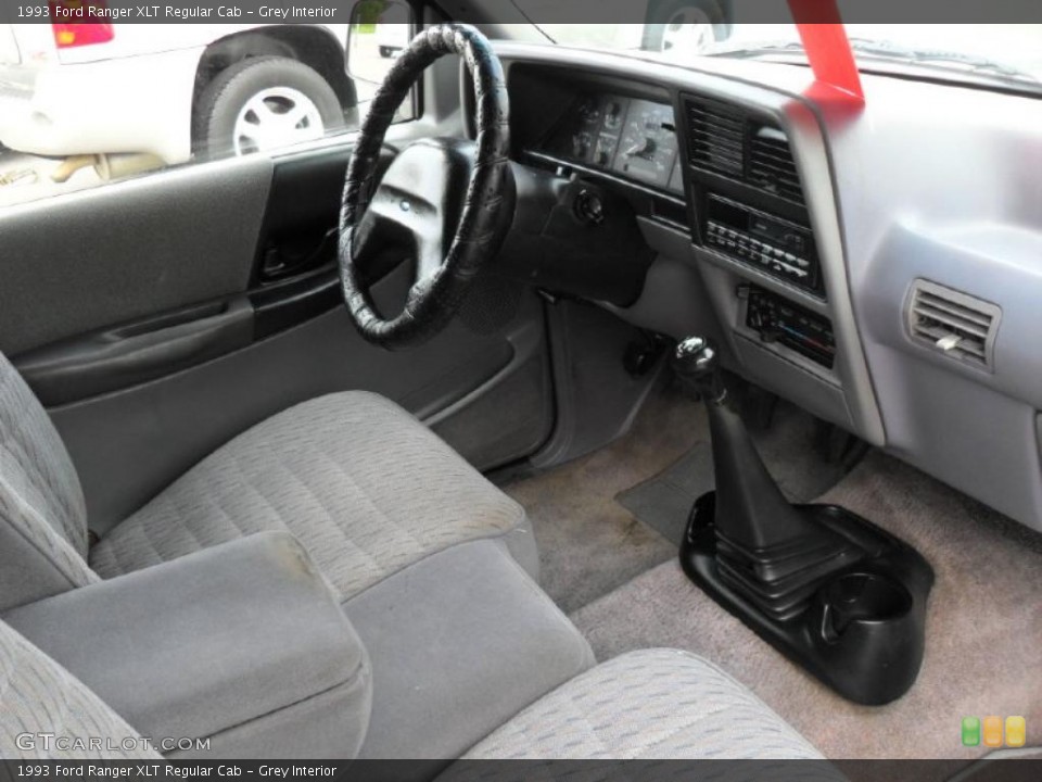 Grey Interior Photo for the 1993 Ford Ranger XLT Regular Cab #48808044