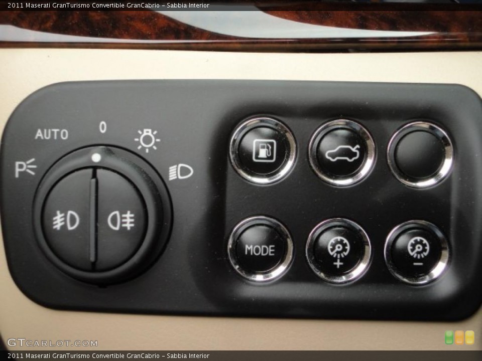 Sabbia Interior Controls for the 2011 Maserati GranTurismo Convertible GranCabrio #48816867