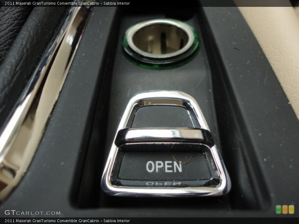 Sabbia Interior Controls for the 2011 Maserati GranTurismo Convertible GranCabrio #48817017
