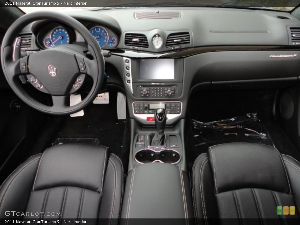 Nero Interior Dashboard for the 2011 Maserati GranTurismo S #48817434