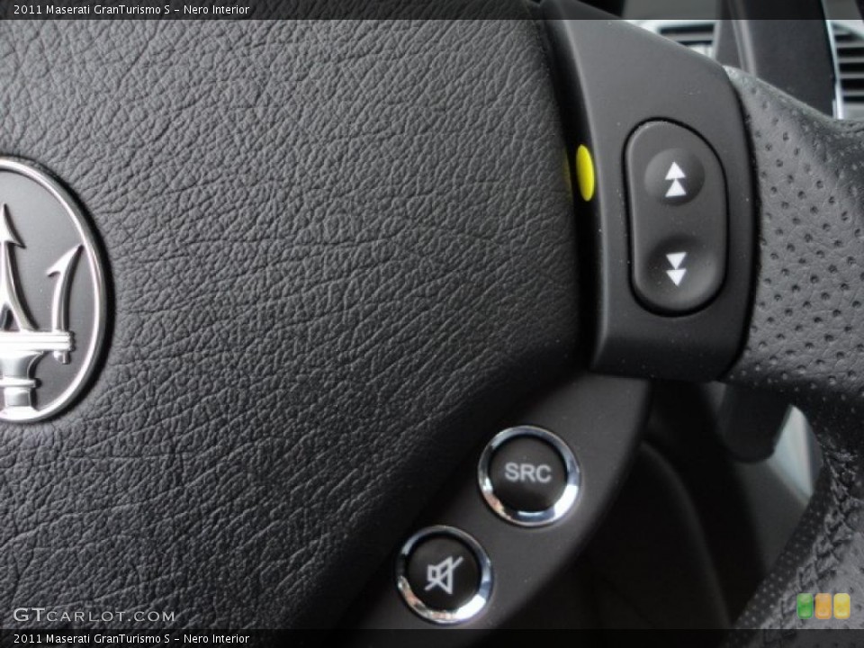 Nero Interior Controls for the 2011 Maserati GranTurismo S #48817557