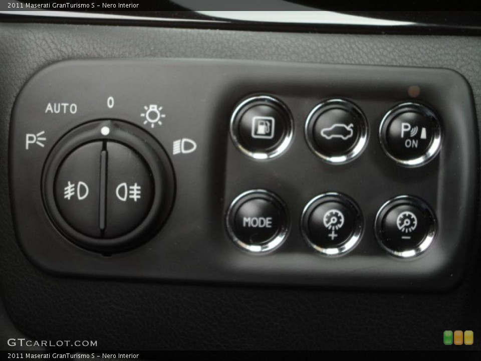 Nero Interior Controls for the 2011 Maserati GranTurismo S #48817578