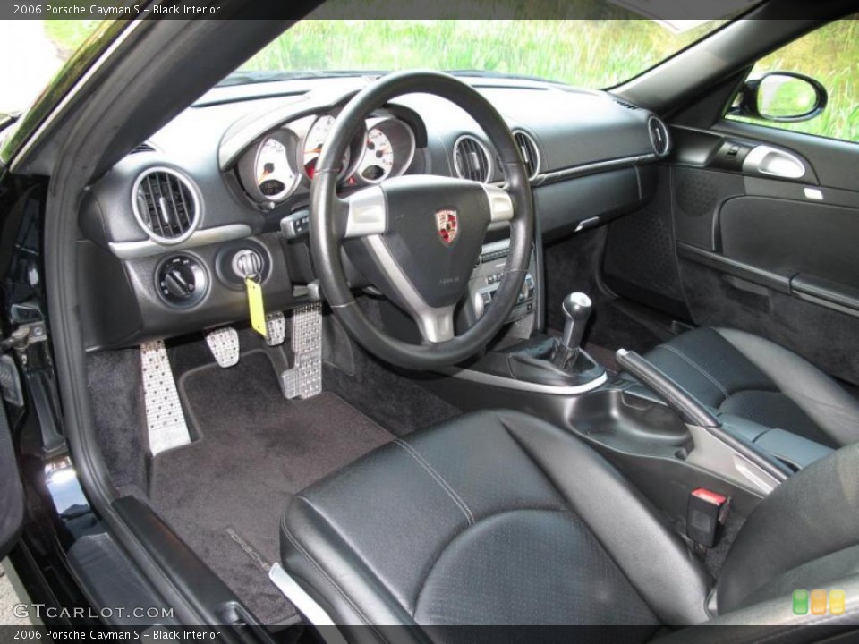 Black Interior Dashboard for the 2006 Porsche Cayman S #48824838