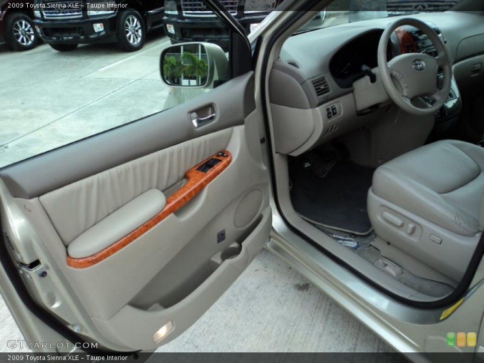 Taupe Interior Photo for the 2009 Toyota Sienna XLE #48826257