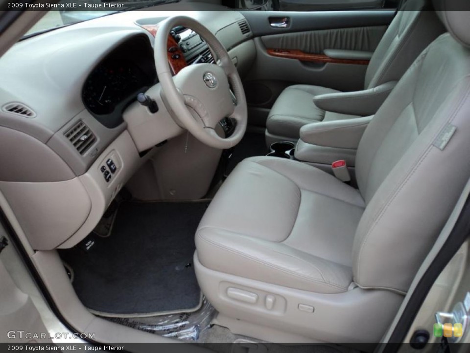 Taupe Interior Photo for the 2009 Toyota Sienna XLE #48826272