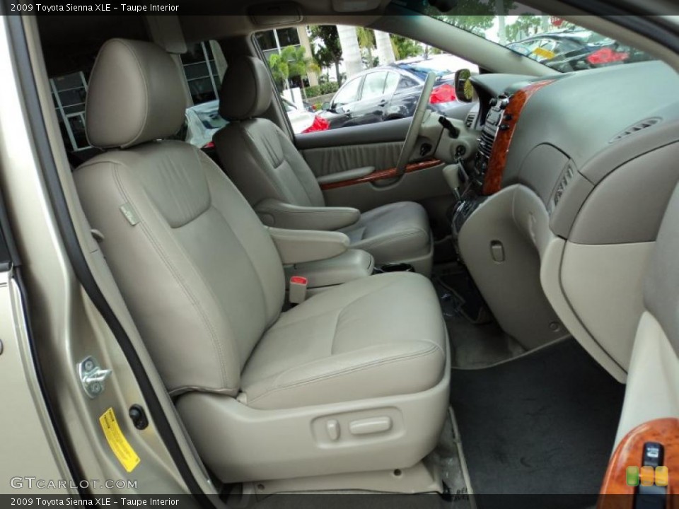 Taupe Interior Photo for the 2009 Toyota Sienna XLE #48826314
