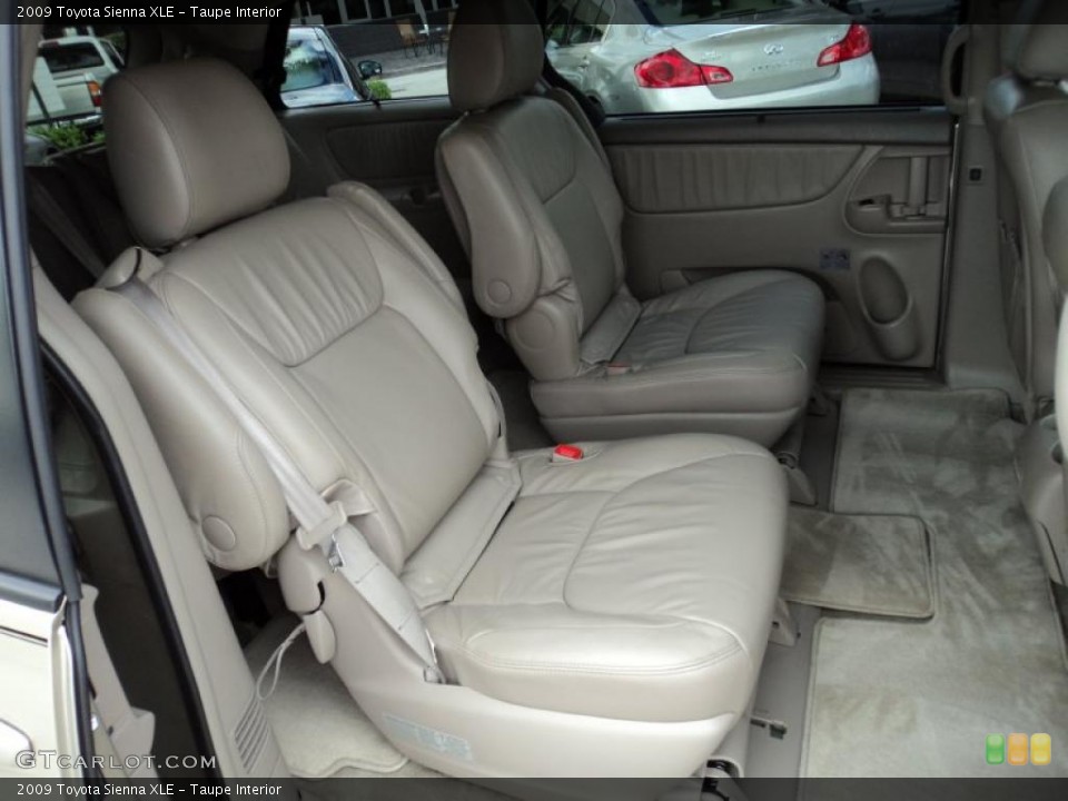 Taupe Interior Photo for the 2009 Toyota Sienna XLE #48826329