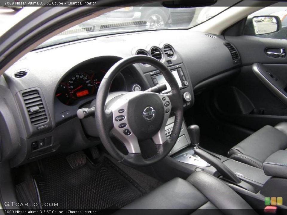 Charcoal Interior Photo for the 2009 Nissan Altima 3.5 SE Coupe #48851407
