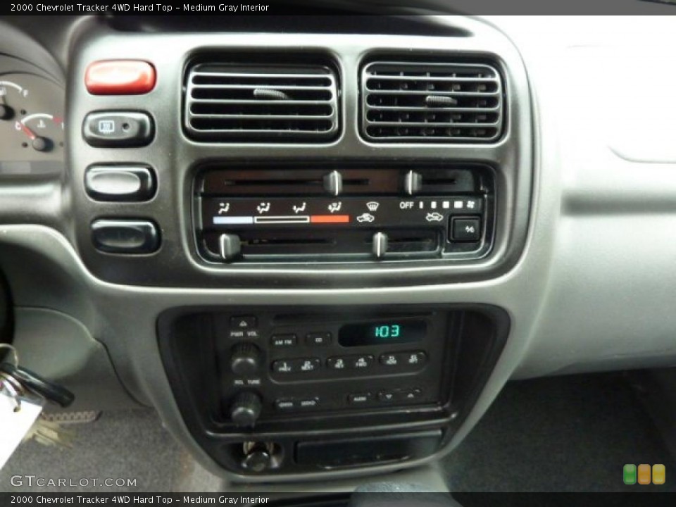 Medium Gray Interior Controls for the 2000 Chevrolet Tracker 4WD Hard Top #48852109