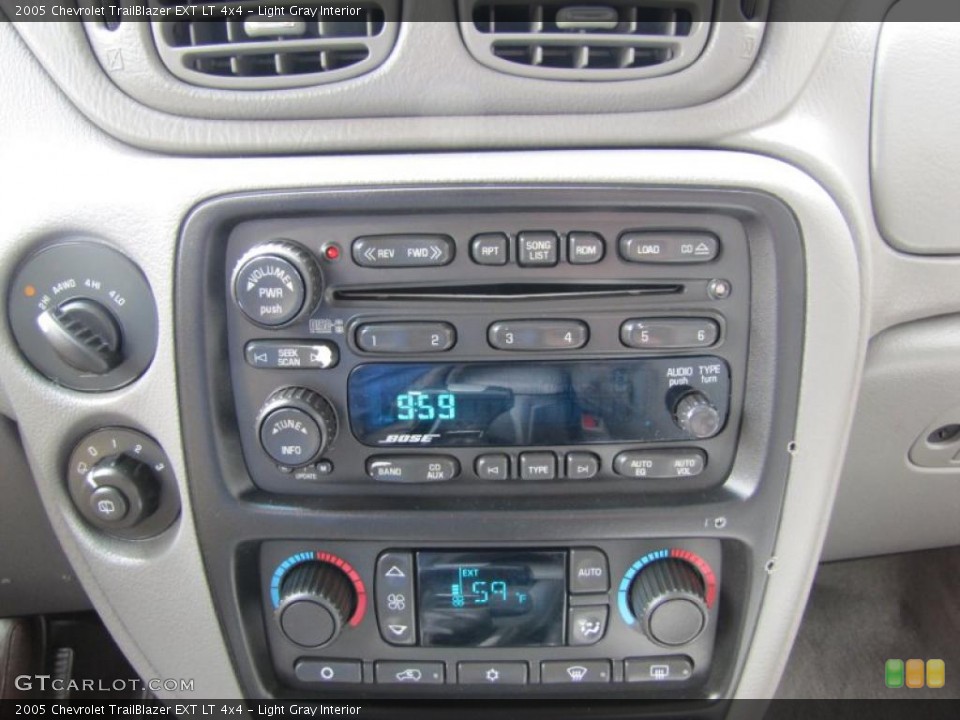 Light Gray Interior Controls for the 2005 Chevrolet TrailBlazer EXT LT 4x4 #48853402