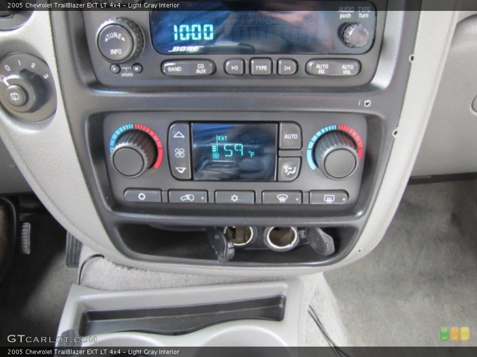 Light Gray Interior Controls for the 2005 Chevrolet TrailBlazer EXT LT 4x4 #48853411