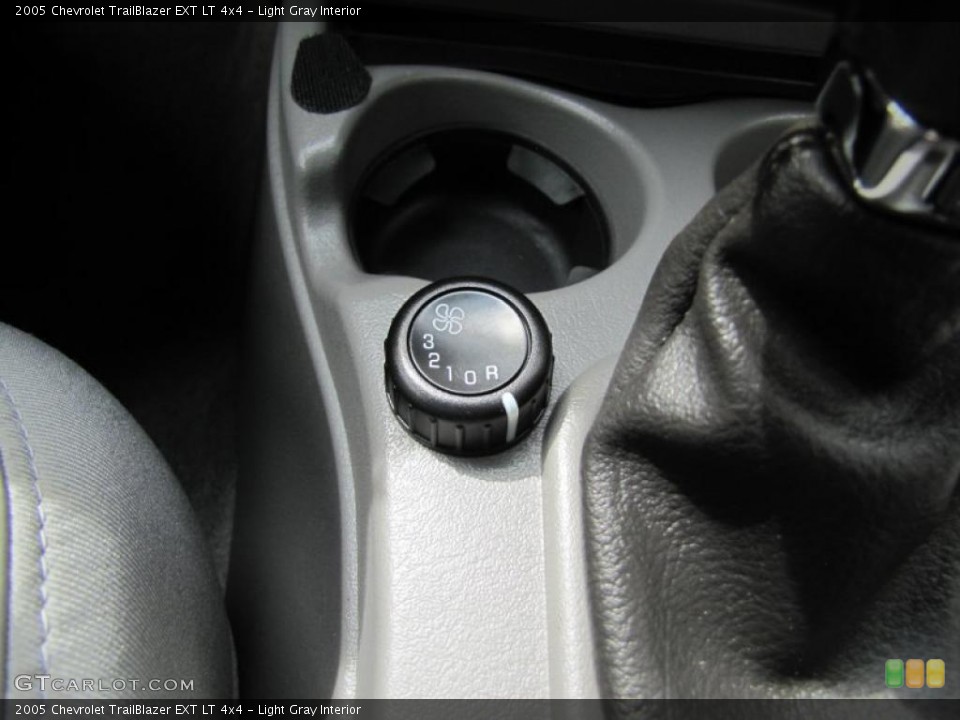 Light Gray Interior Controls for the 2005 Chevrolet TrailBlazer EXT LT 4x4 #48853429