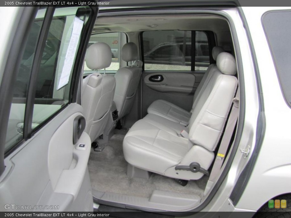 Light Gray Interior Photo for the 2005 Chevrolet TrailBlazer EXT LT 4x4 #48853504