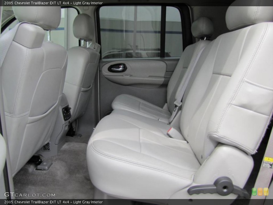 Light Gray Interior Photo for the 2005 Chevrolet TrailBlazer EXT LT 4x4 #48853519
