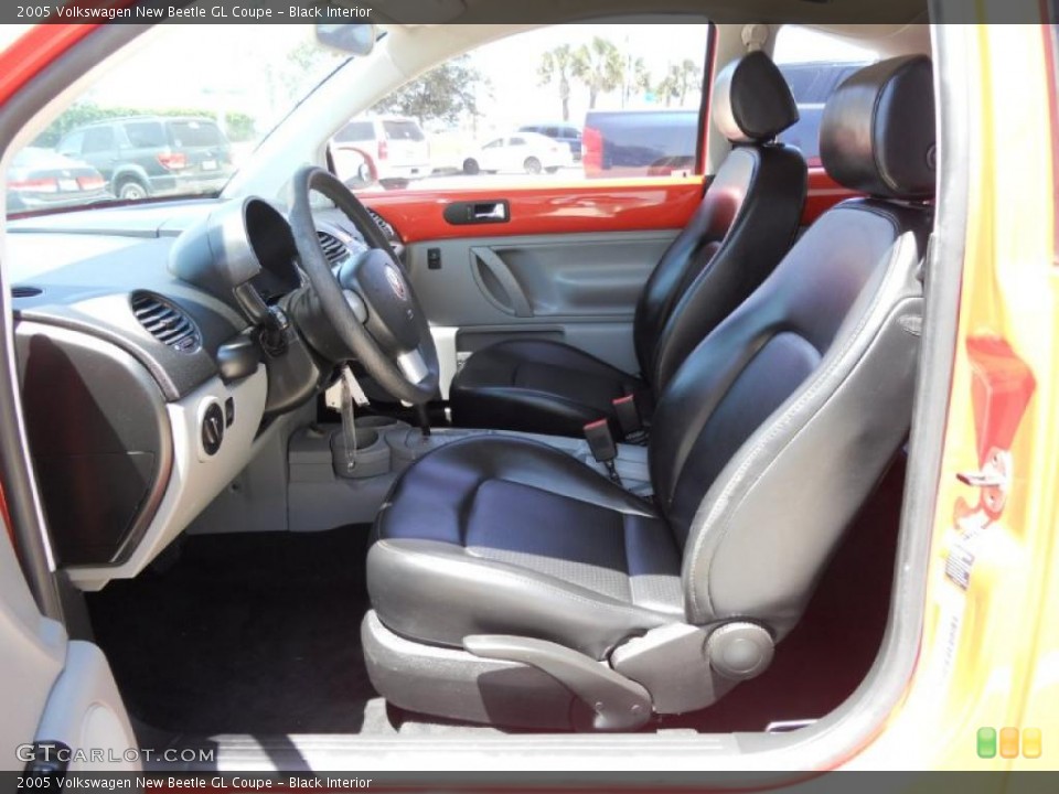Black Interior Photo for the 2005 Volkswagen New Beetle GL Coupe #48855829