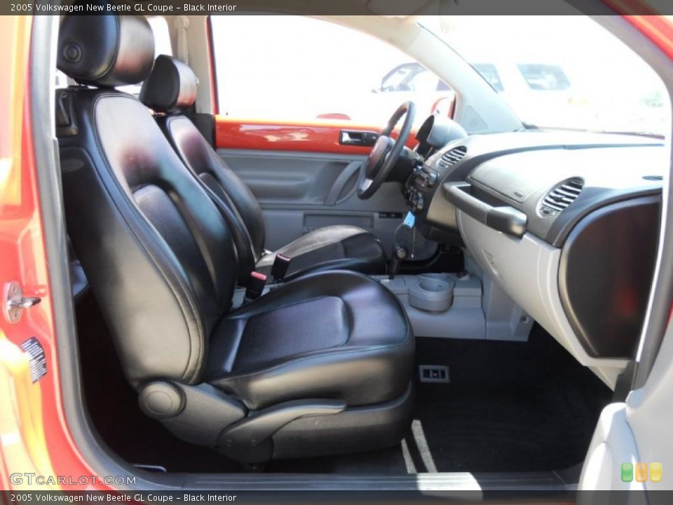 Black Interior Photo for the 2005 Volkswagen New Beetle GL Coupe #48855866