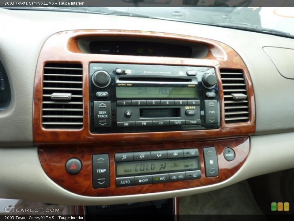Taupe Interior Controls For The 2003 Toyota Camry Xle V6