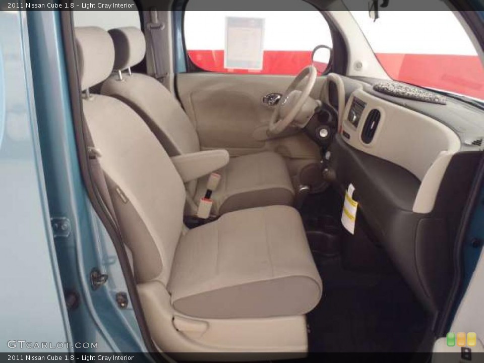 Light Gray Interior Photo for the 2011 Nissan Cube 1.8 #48868116