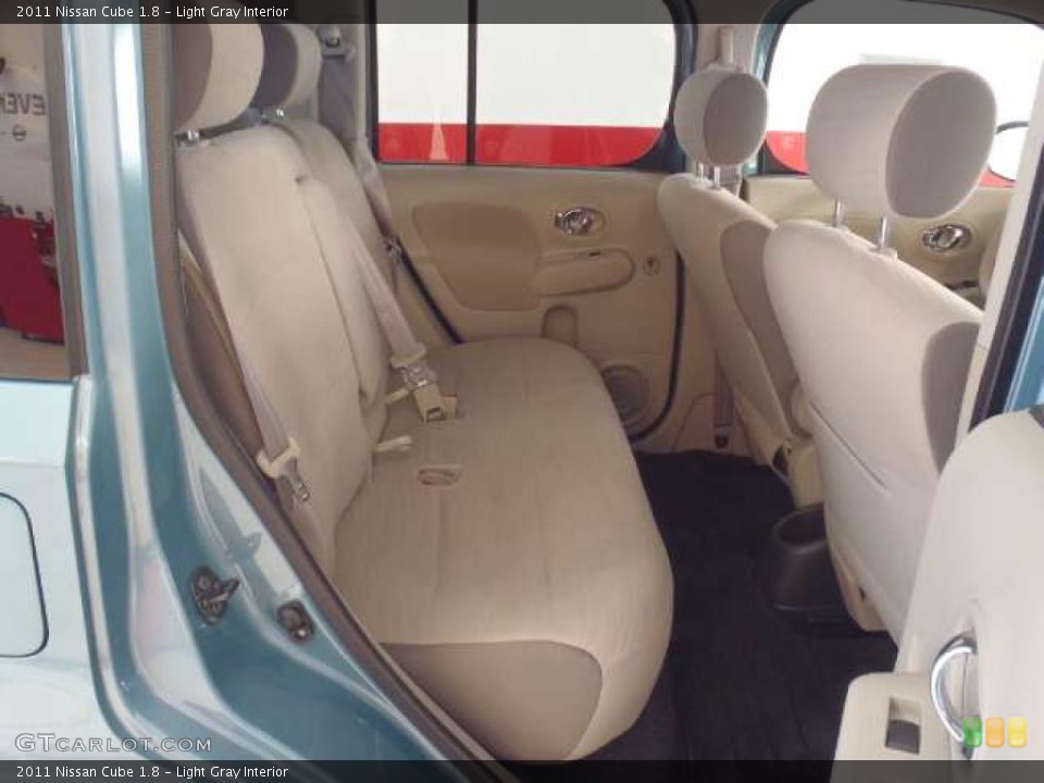 Light Gray Interior Photo for the 2011 Nissan Cube 1.8 #48868131