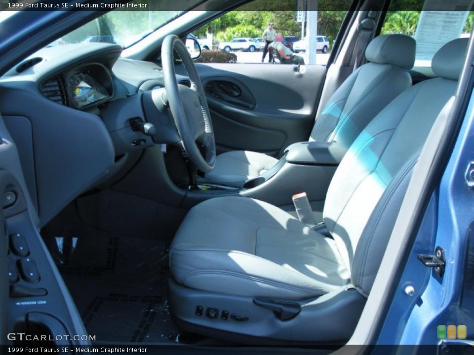 Medium Graphite Interior Photo for the 1999 Ford Taurus SE #48868347