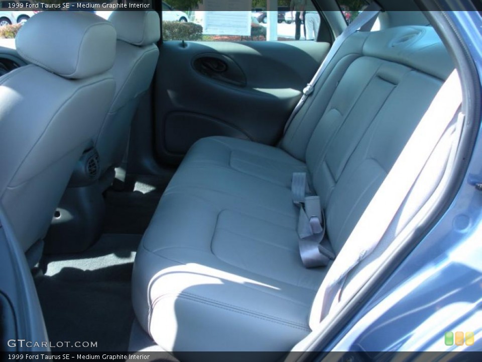 Medium Graphite Interior Photo for the 1999 Ford Taurus SE #48868380