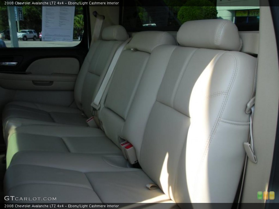 Ebony/Light Cashmere Interior Photo for the 2008 Chevrolet Avalanche LTZ 4x4 #48869127