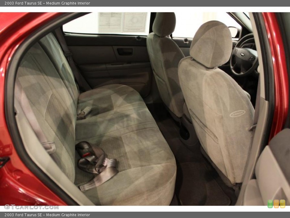 Medium Graphite Interior Photo for the 2003 Ford Taurus SE #48877704