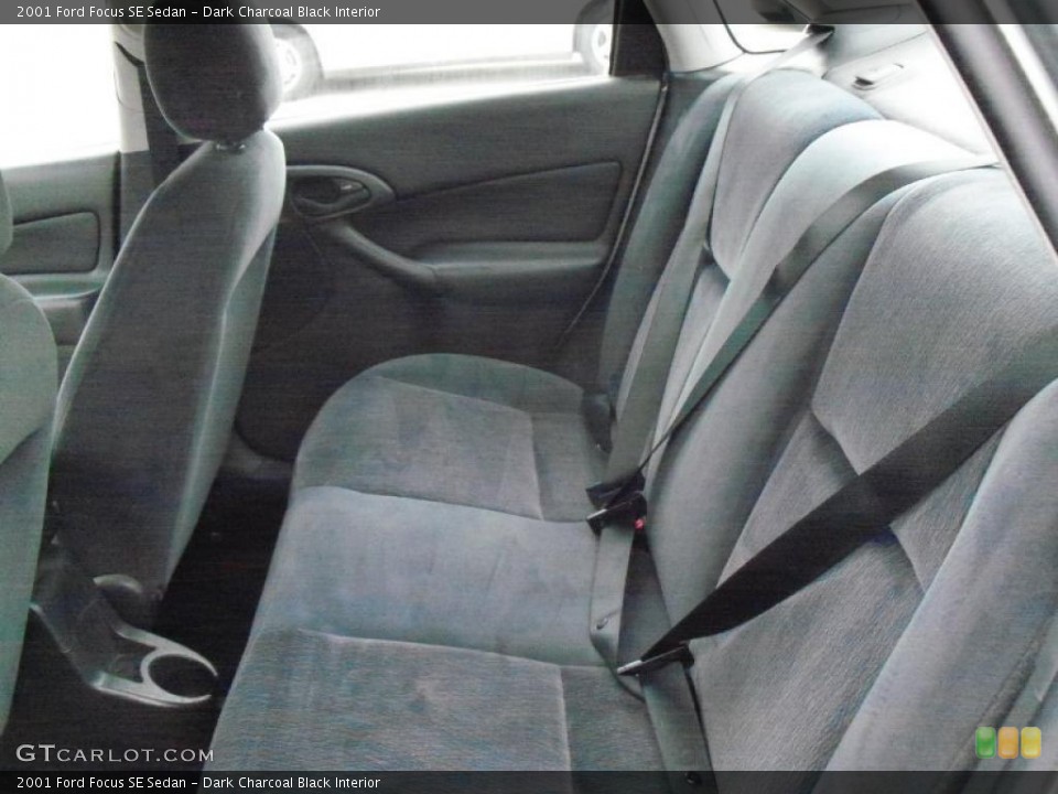 Dark Charcoal Black Interior Photo for the 2001 Ford Focus SE Sedan #48880212