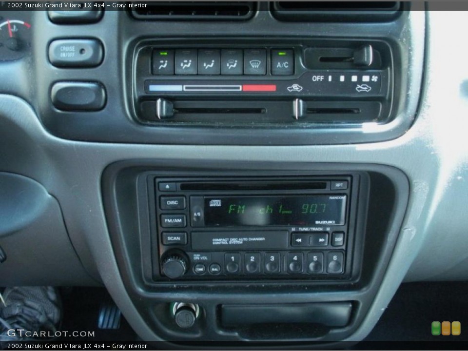 Gray Interior Controls for the 2002 Suzuki Grand Vitara JLX 4x4 #48893742