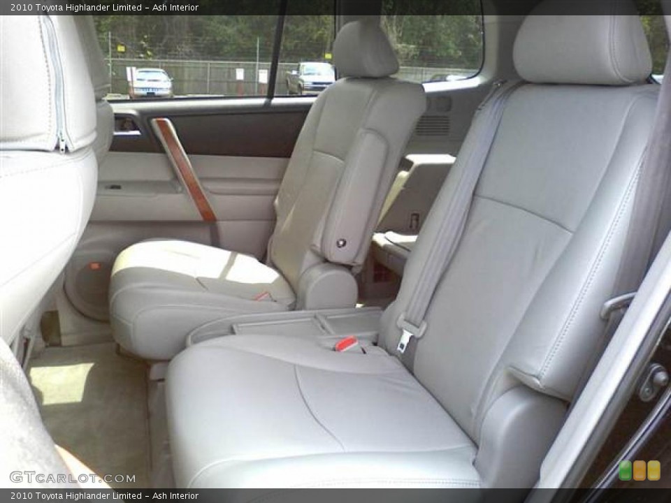 Ash Interior Photo for the 2010 Toyota Highlander Limited #48913398