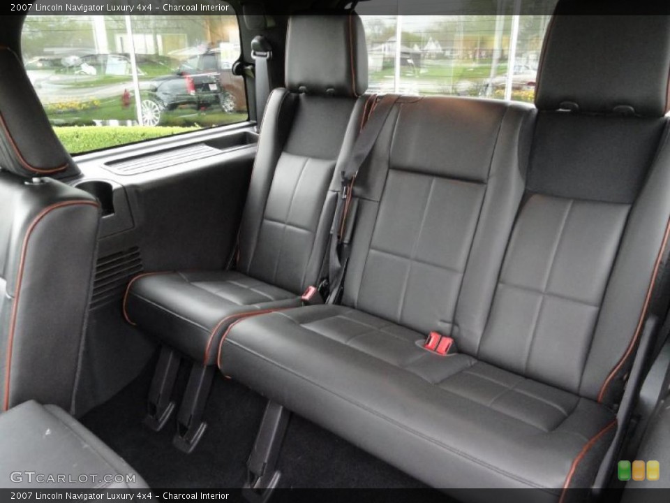 Charcoal Interior Photo for the 2007 Lincoln Navigator Luxury 4x4 #48913473
