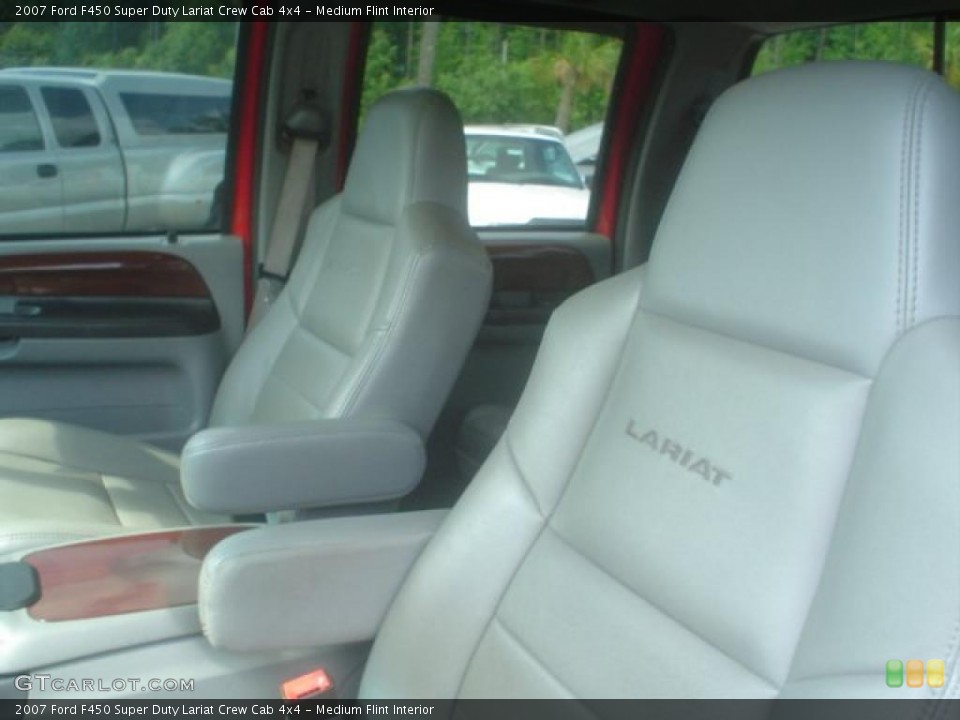 Medium Flint Interior Photo for the 2007 Ford F450 Super Duty Lariat Crew Cab 4x4 #48923457