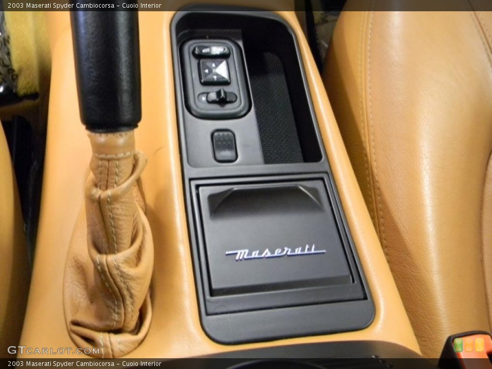 Cuoio Interior Controls for the 2003 Maserati Spyder Cambiocorsa #48930301