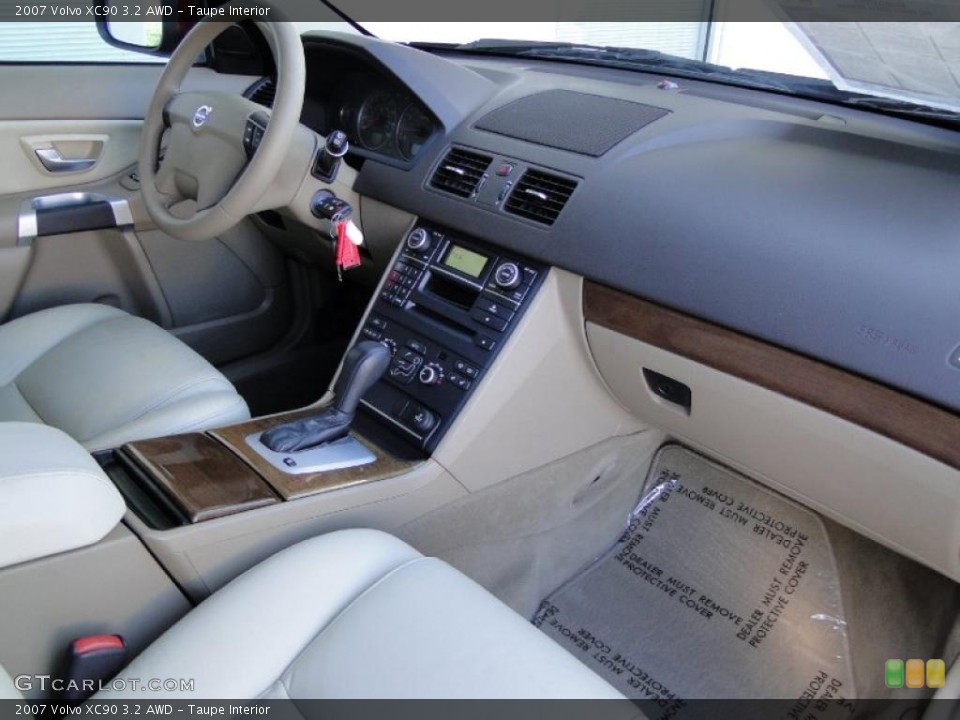 Taupe Interior Dashboard for the 2007 Volvo XC90 3.2 AWD #48948793