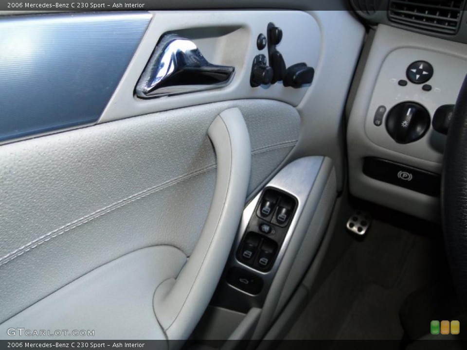 Ash Interior Controls for the 2006 Mercedes-Benz C 230 Sport #48949312