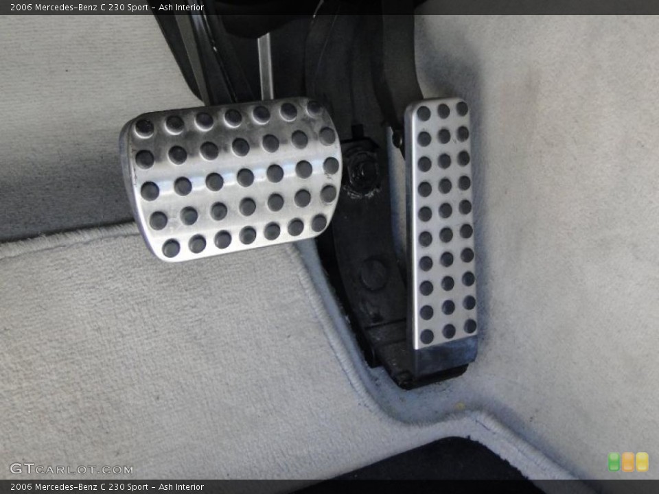 Ash Interior Controls for the 2006 Mercedes-Benz C 230 Sport #48949342