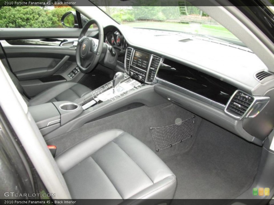 Black Interior Dashboard for the 2010 Porsche Panamera 4S #48966152