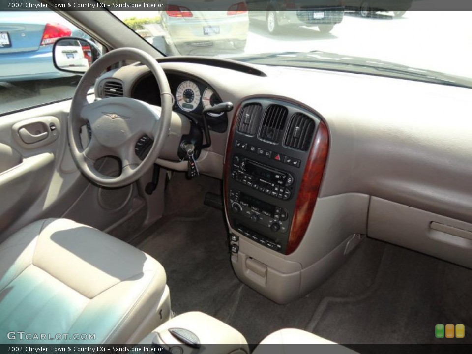 Sandstone Interior Dashboard for the 2002 Chrysler Town & Country LXi #48998507