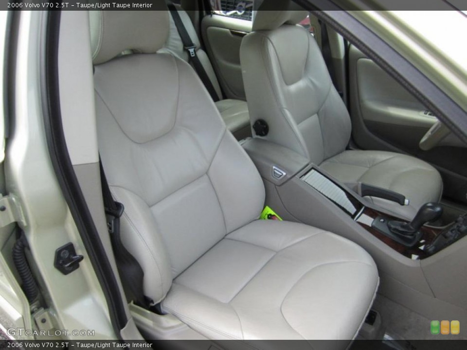 Taupe/Light Taupe Interior Photo for the 2006 Volvo V70 2.5T #49009868