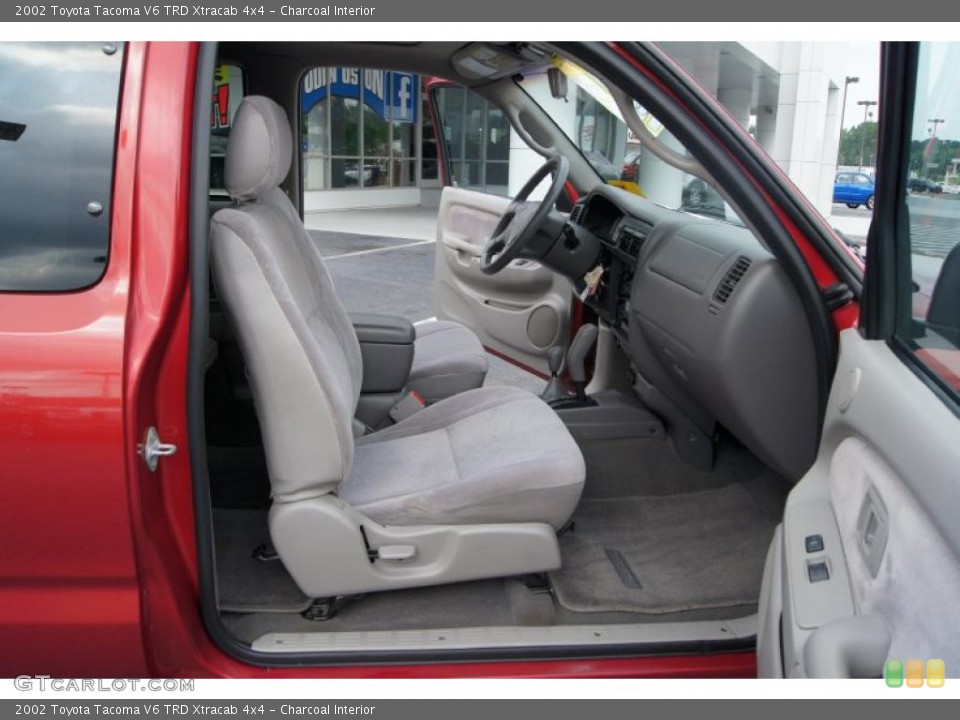 Charcoal Interior Photo for the 2002 Toyota Tacoma V6 TRD Xtracab 4x4 #49013666
