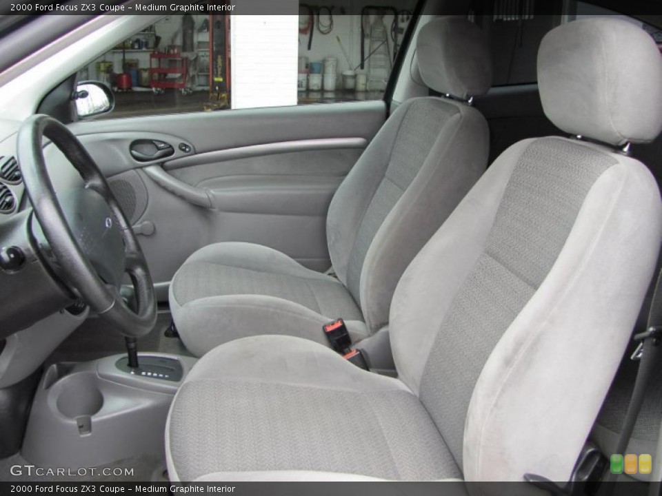 Medium Graphite Interior Photo for the 2000 Ford Focus ZX3 Coupe #49027425