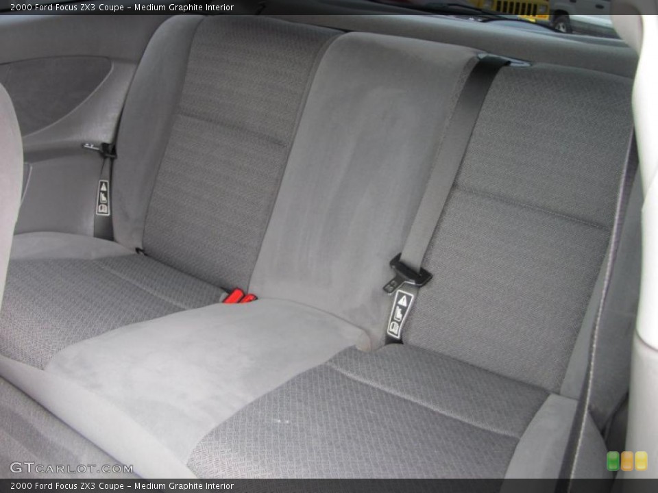 Medium Graphite Interior Photo for the 2000 Ford Focus ZX3 Coupe #49027437