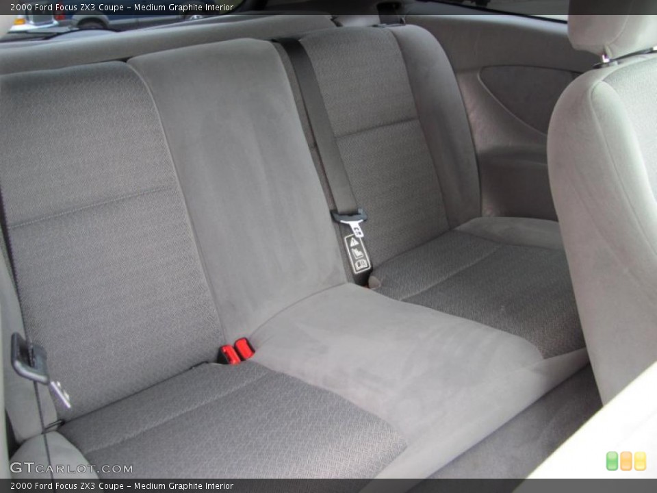 Medium Graphite Interior Photo for the 2000 Ford Focus ZX3 Coupe #49027514