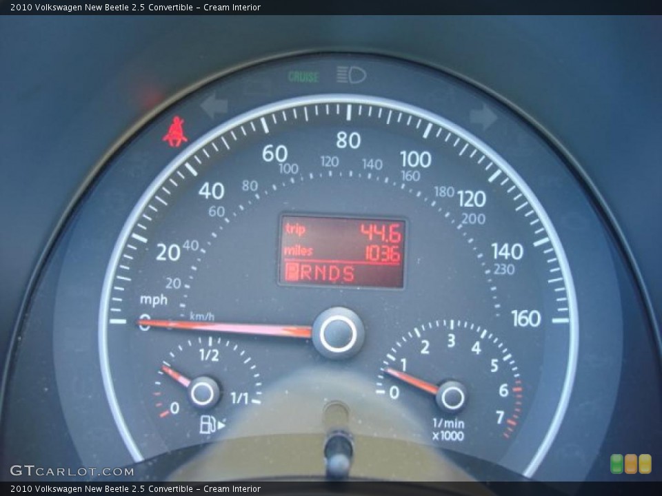 Cream Interior Gauges for the 2010 Volkswagen New Beetle 2.5 Convertible #49030530